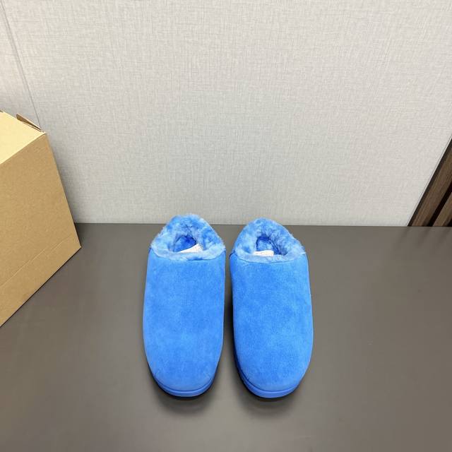 出厂: 独家顶级版本 Ugg~24Vs秋冬爆款松糕厚底休闲毛鞋系列 可爱休闲毛鞋 一款不会撞衫的鞋子、简约的隔板设计上斑点的大底、鞋面真丝卷毛、秋冬季必备款、无